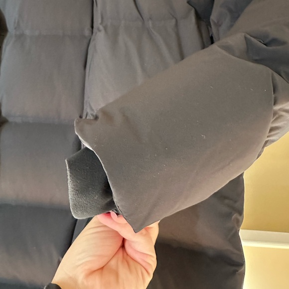 Aritzia The Super Puff₂O™ Long Rainstop™ waterproof goose down puff - Picture 9 of 10